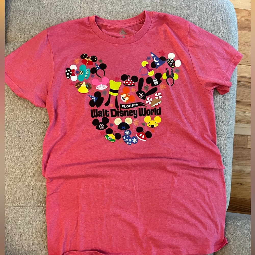 Women’s Walt Disney World shirt medium
